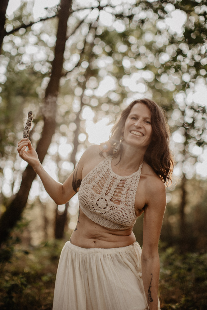 Steffi danst in de natuur